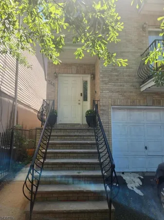 $3,000 | 744 South 12th Street, Unit 2, Newark, NJ 07103