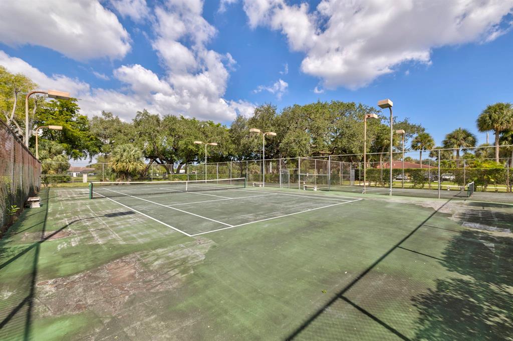 5570 Northwest 44th Street, Unit 518A Tamarac, FL 33319 - Photo 25 of 28 a view of a basketball court