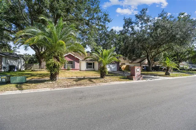 $350,000 | 1565 Long Pond Drive, Valrico, FL 33594