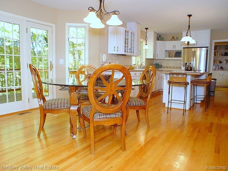 7062 Summit Ridge Brighton, MI 48116 - Photo 6 of 25 Dining Area.jpg