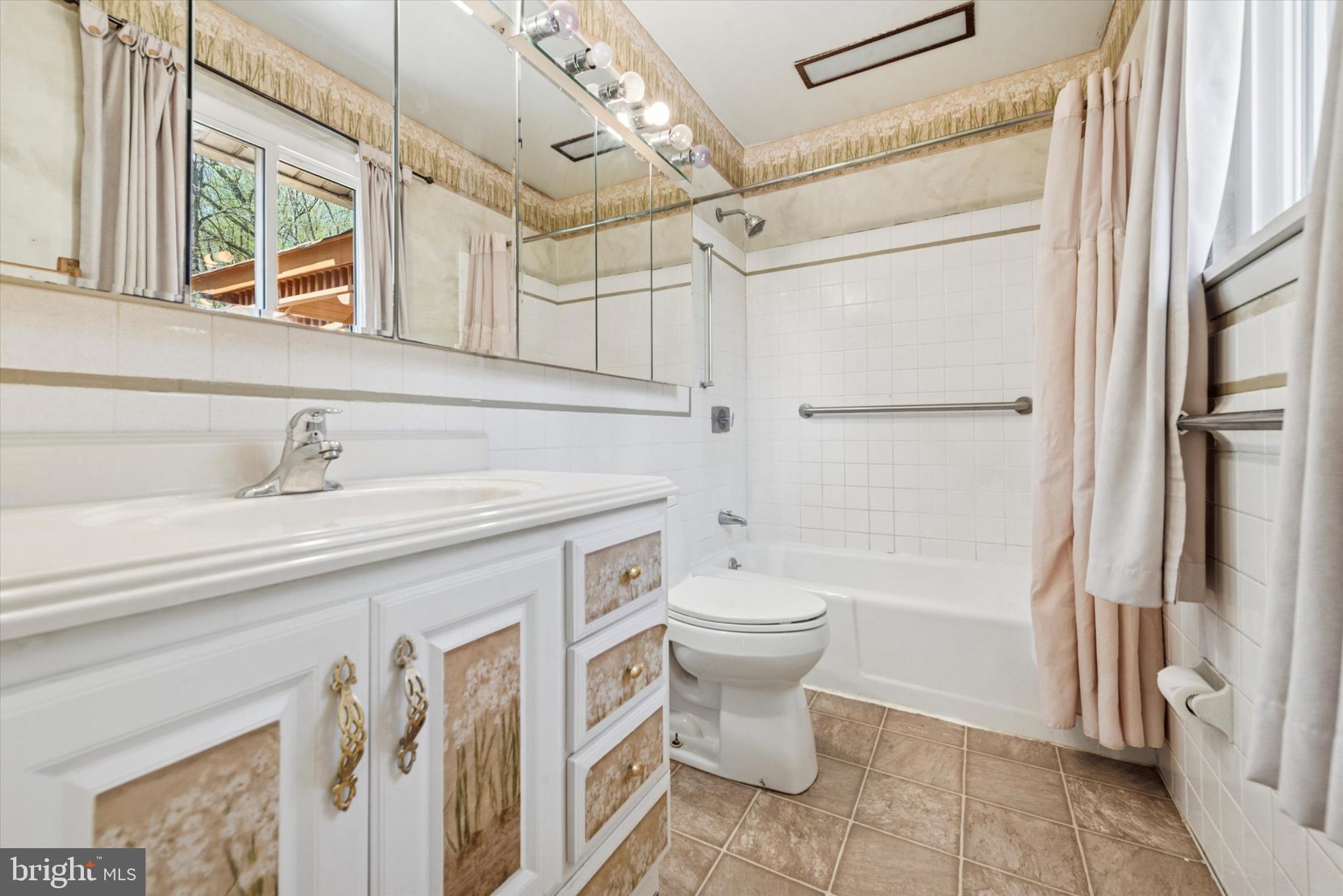 60 Andrien Road Glen Mills, PA 19342 - Photo 17 of 29 Primary Bathroom