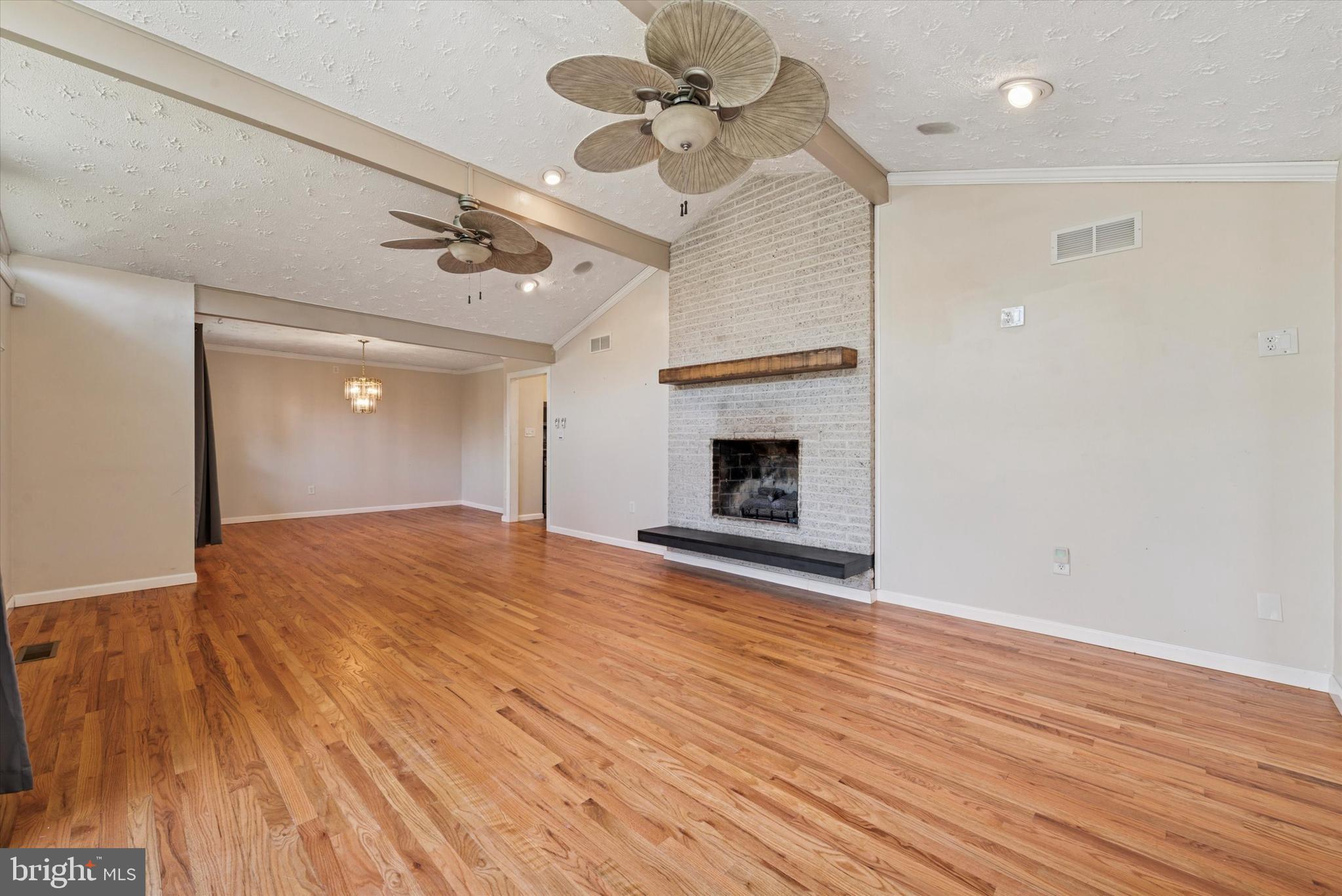 60 Andrien Road Glen Mills, PA 19342 - Photo 4 of 29 Living Room