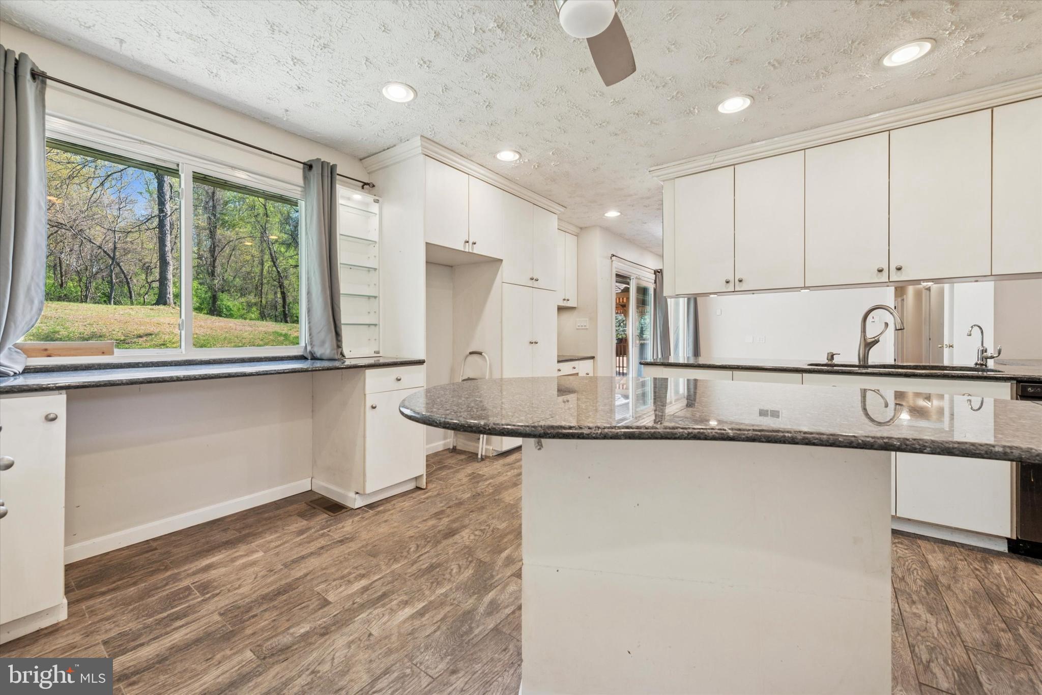 60 Andrien Road Glen Mills, PA 19342 - Photo 7 of 29 Kitchen