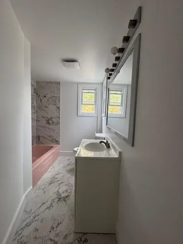 $2,800 | 279 Tremont Street, Unit 1, Newton, MA 02458