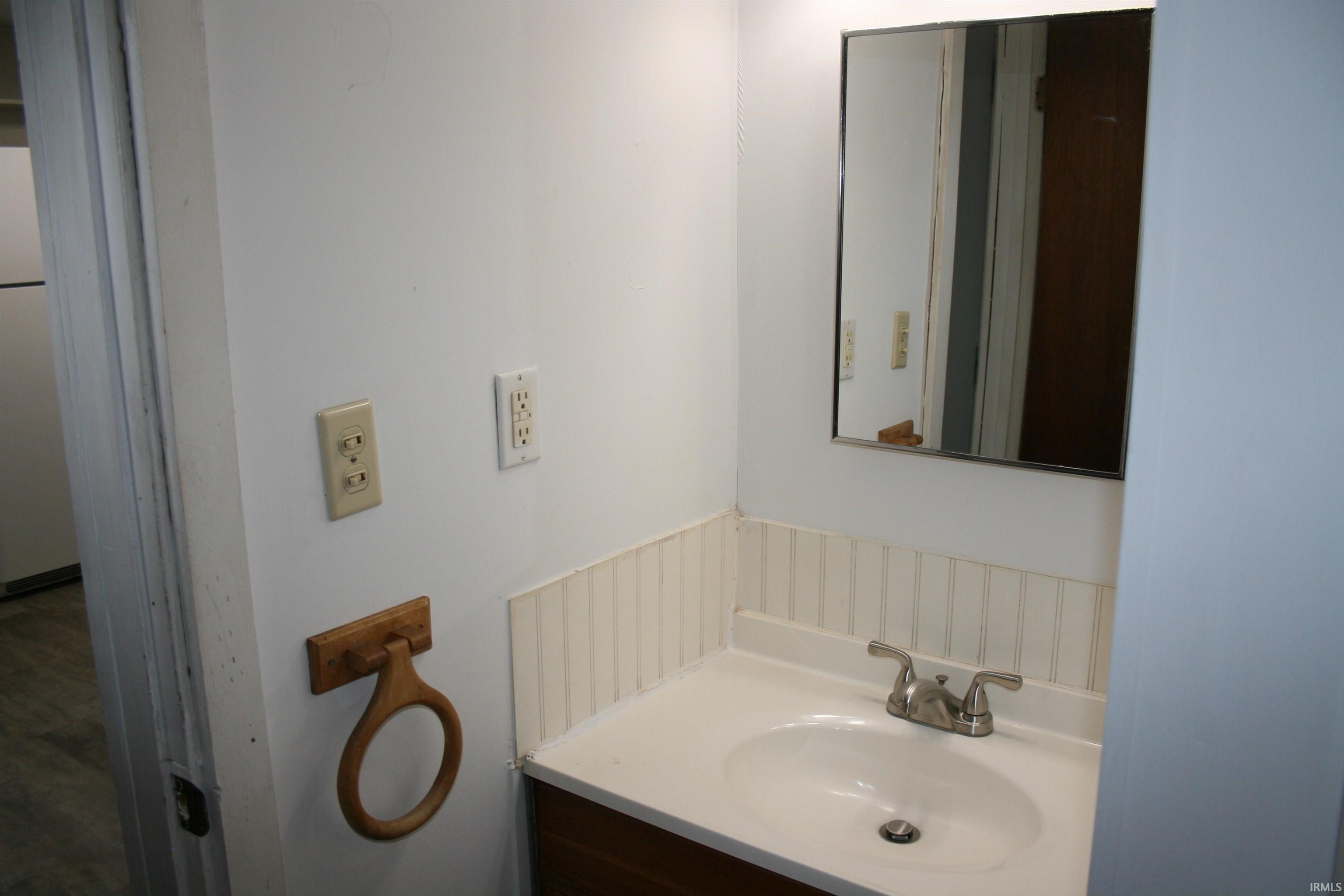 1302 North Country Club Road Muncie, IN 47303 - Photo 16 of 29 Gallery Image 16
