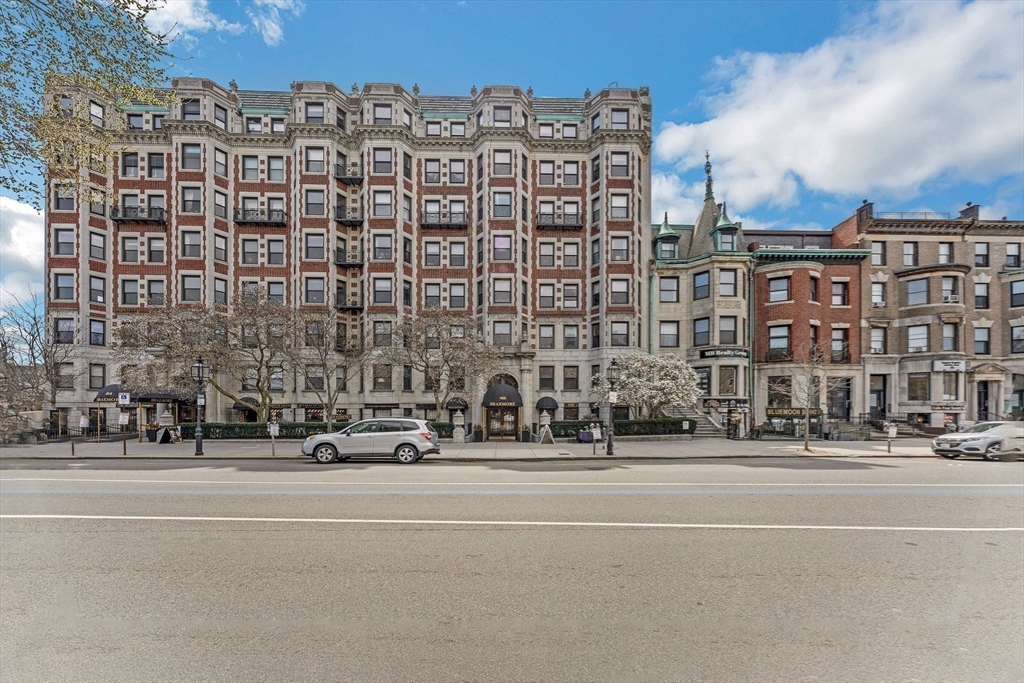 466 Commonwealth Avenue, Unit 301 Boston, MA 02215 - Photo 14 of 14 a city view