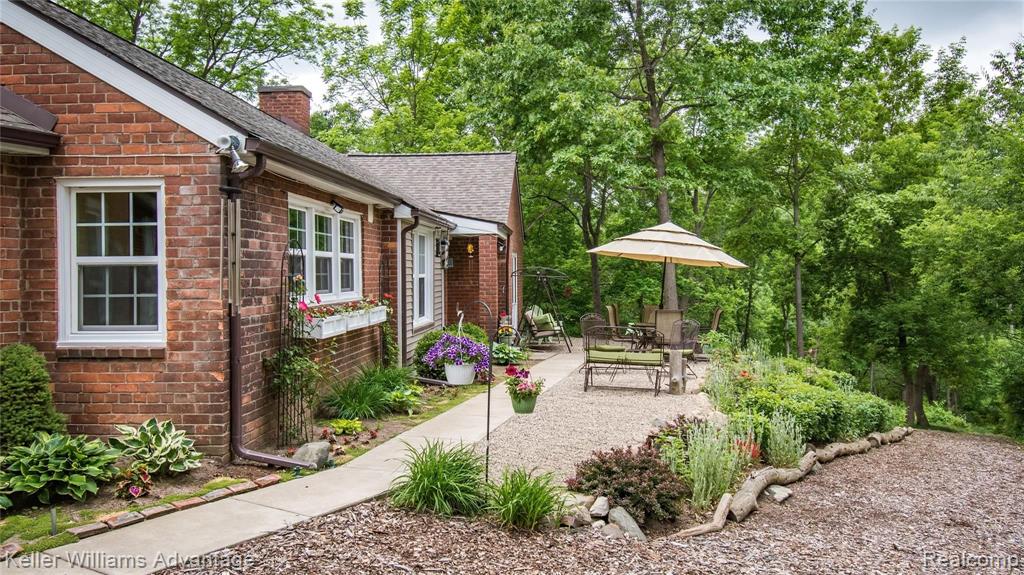24675 Farmington Road Farmington, MI 48336 - Photo 1 of 23