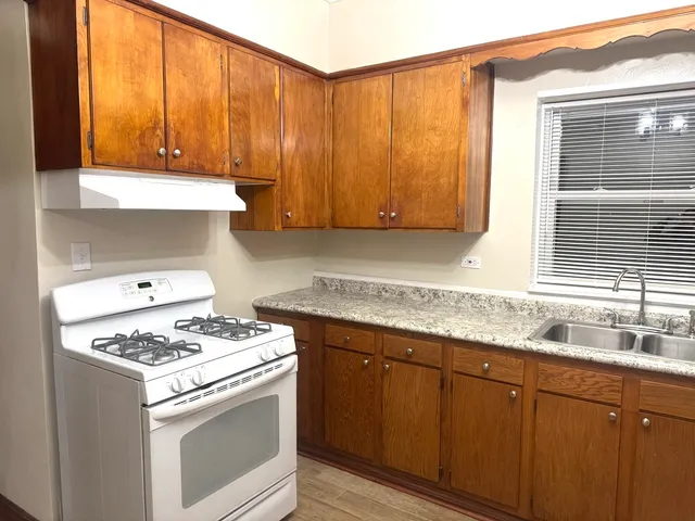 $1,500 | 2158 North Hamlin Avenue, Unit 1R, Chicago, IL 60647