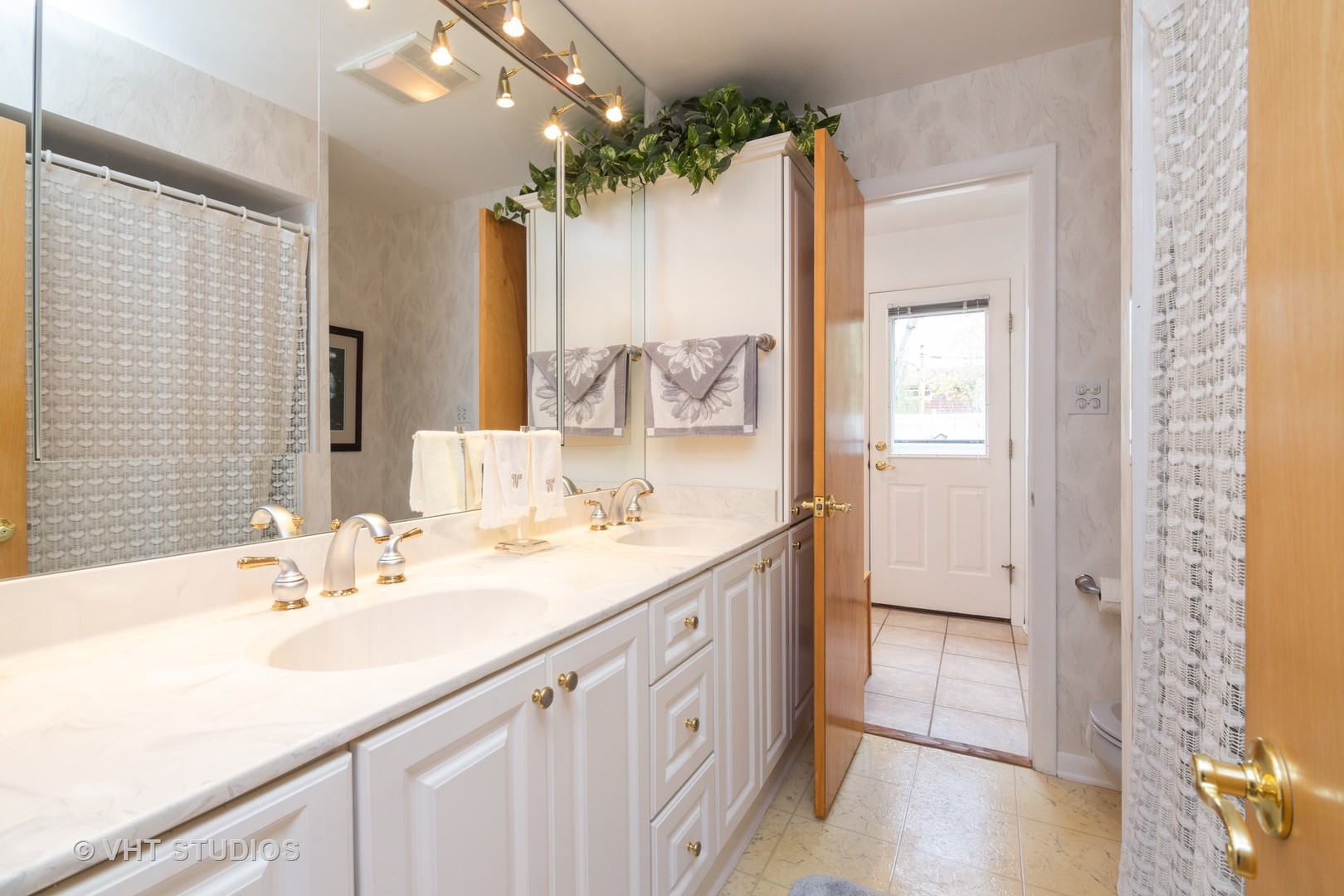 853 Meadow Road Northbrook, IL 60062 - Photo 11 of 16