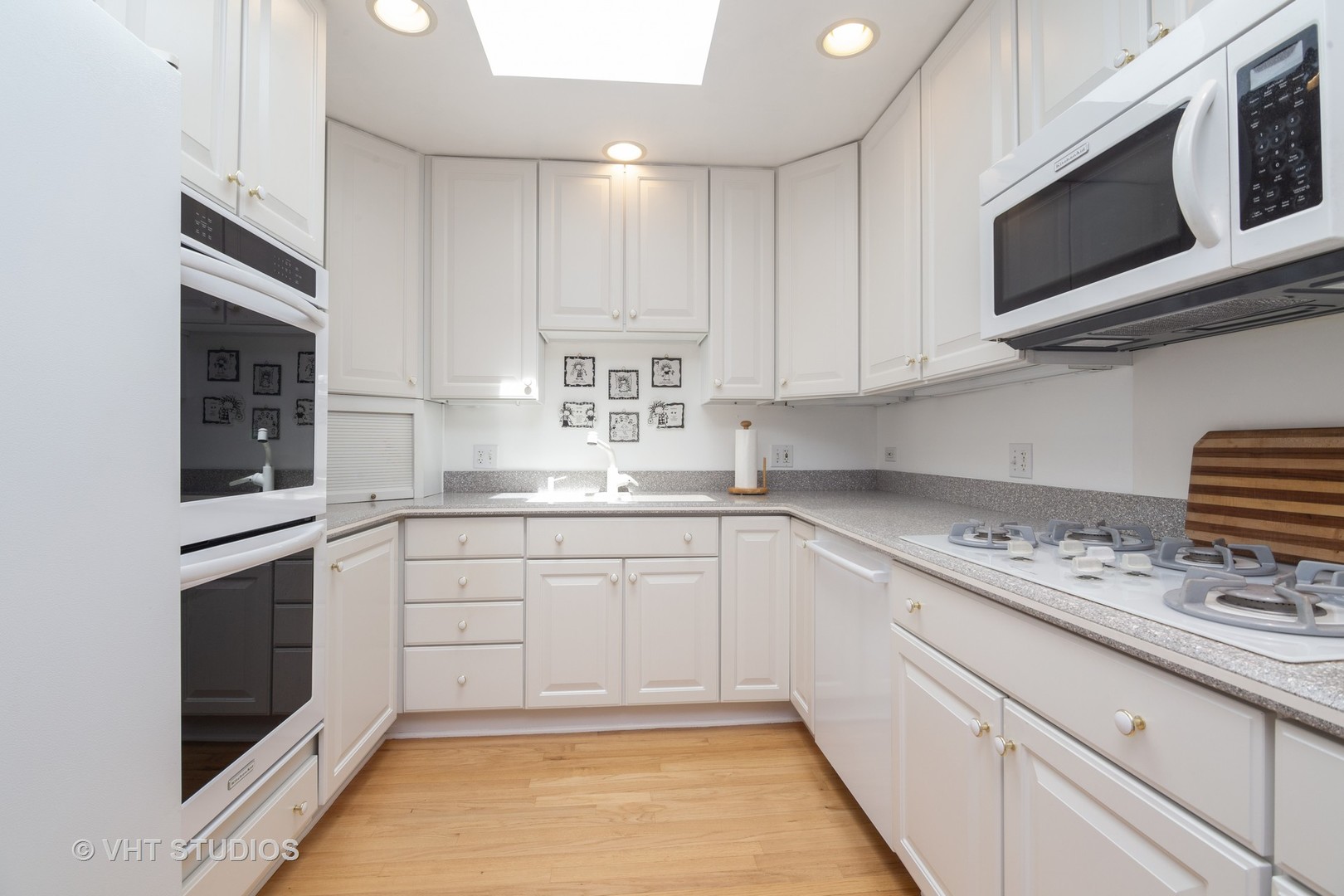 853 Meadow Road Northbrook, IL 60062 - Photo 4 of 16