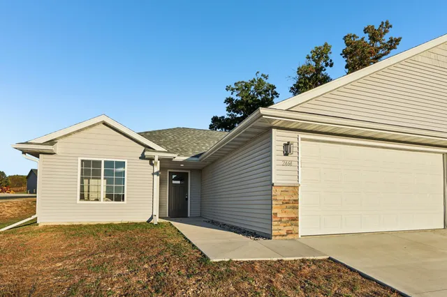 $262,000 | 2464 Russell Court, Reedsburg, WI 53959