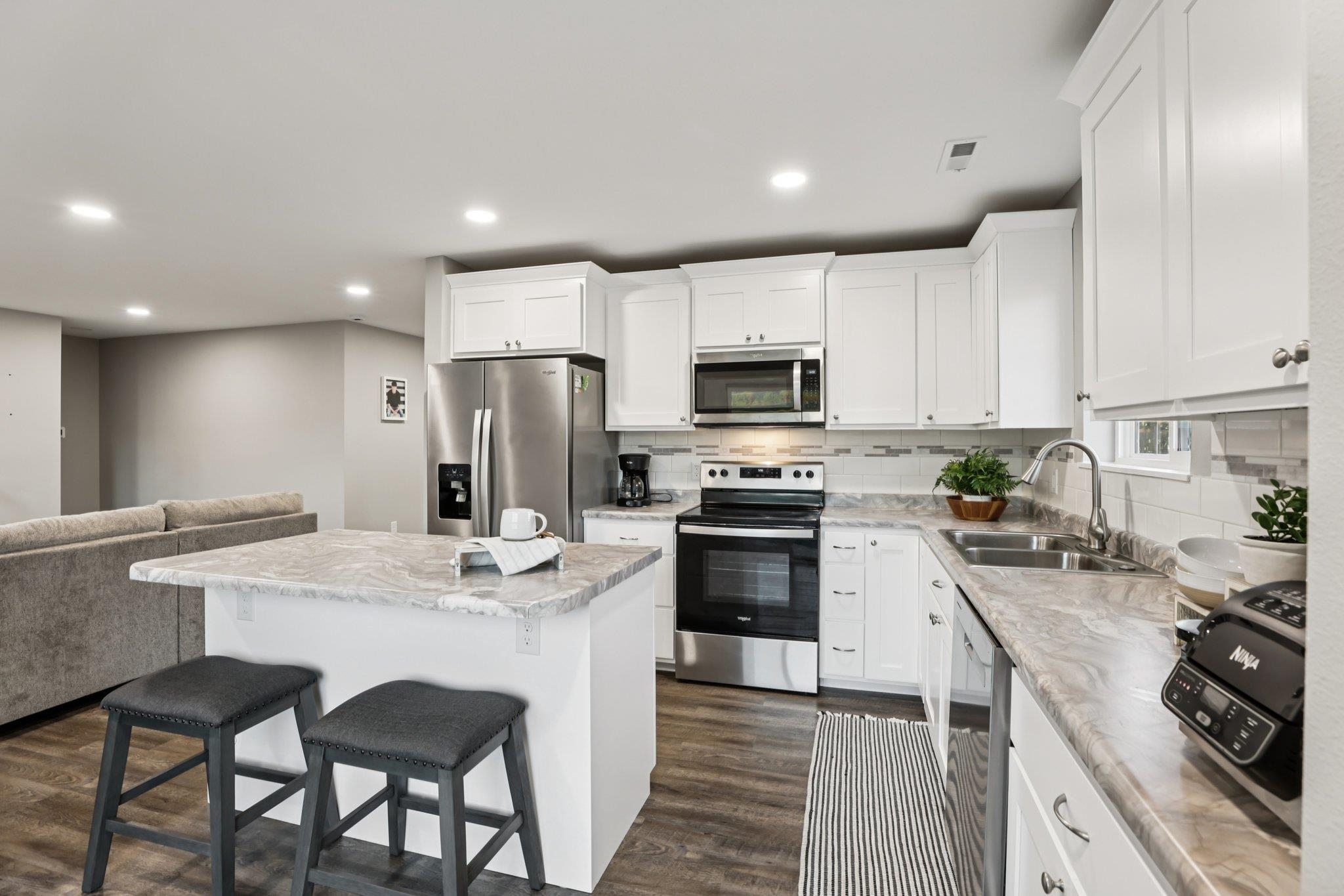 2464 Russell Court Reedsburg, WI 53959 - Photo 3 of 20