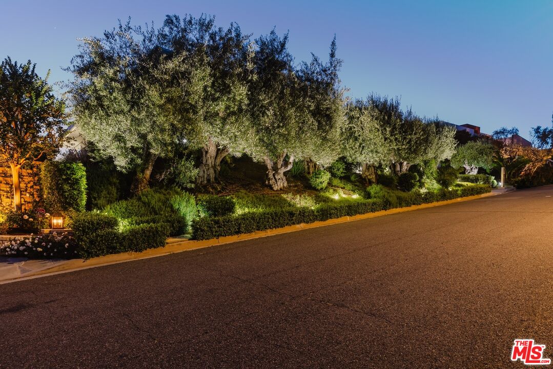 1029 Wallace Ridge Beverly Hills, CA 90210 - Photo 29 of 32