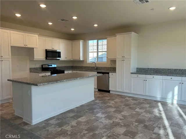 $2,700 | 12549 Ava Loma Street, Victorville, CA 92392