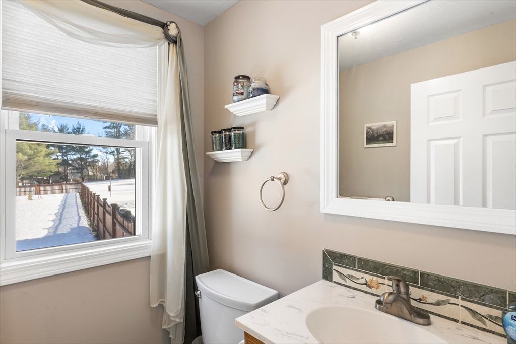 12 Meadow Road, Unit 12 Uxbridge, MA 01569 - Photo 14 of 32