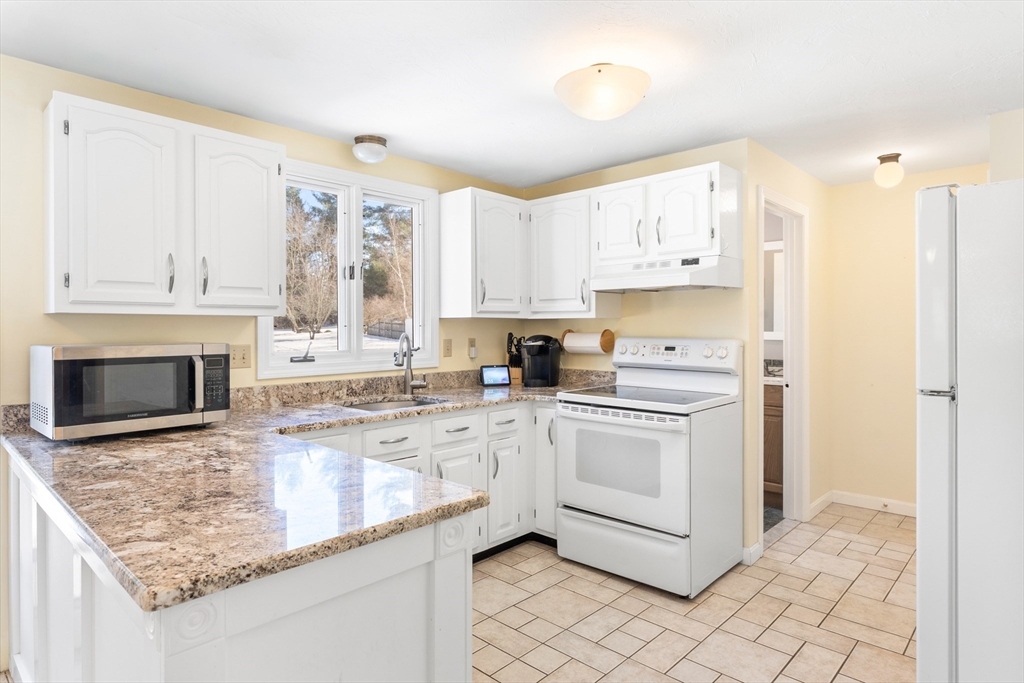 12 Meadow Road, Unit 12 Uxbridge, MA 01569 - Photo 8 of 32