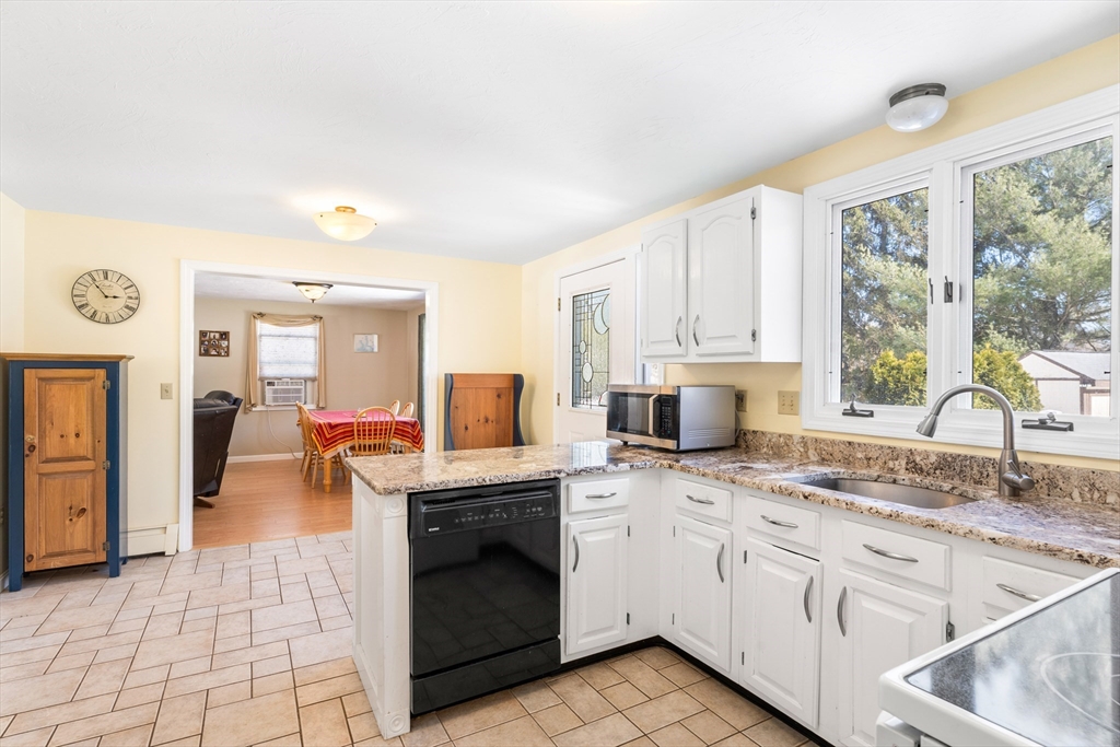 12 Meadow Road, Unit 12 Uxbridge, MA 01569 - Photo 9 of 32