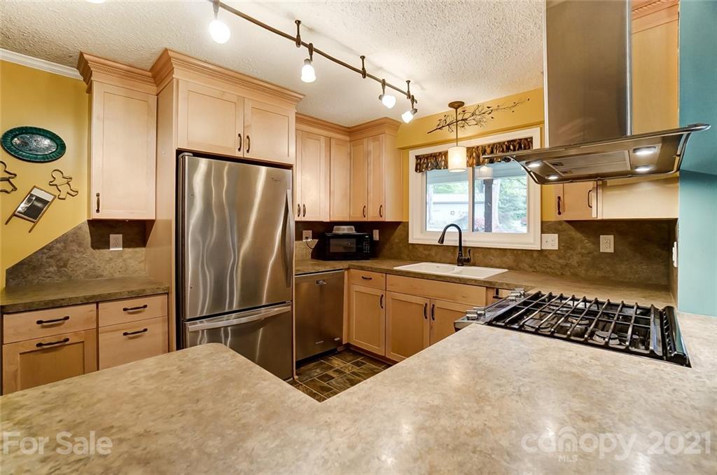 2579 Anderson Road South Catawba, SC 29704 - Photo 17 of 47 a kitchen with stainless steel appliances granite countertop a refrigerator stove and sink