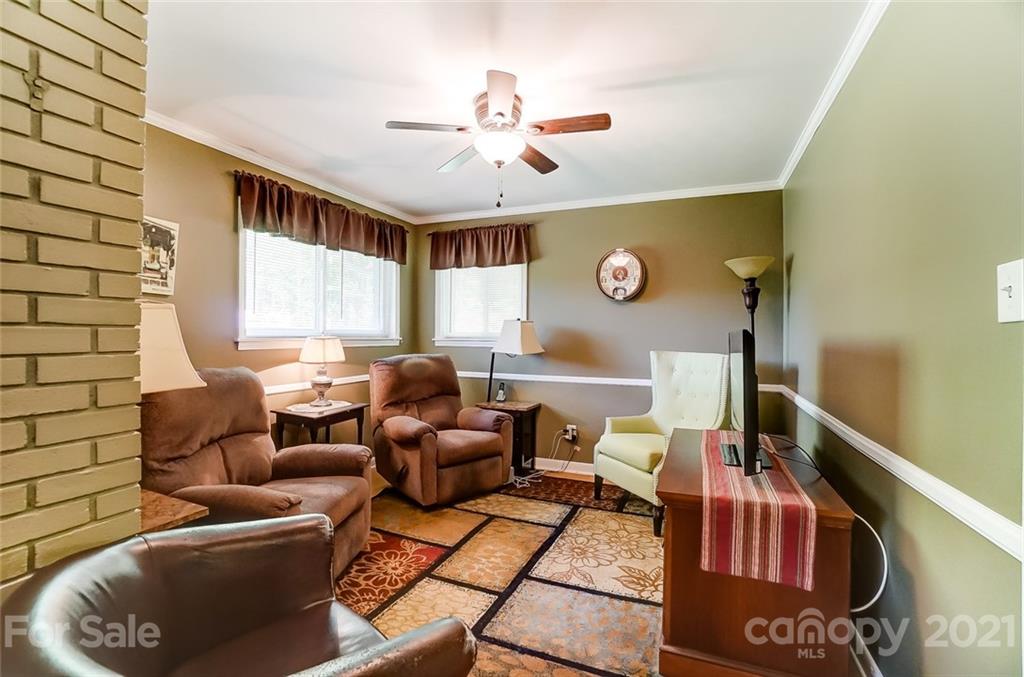2579 Anderson Road South Catawba, SC 29704 - Photo 20 of 47 a living room with furniture and a large window