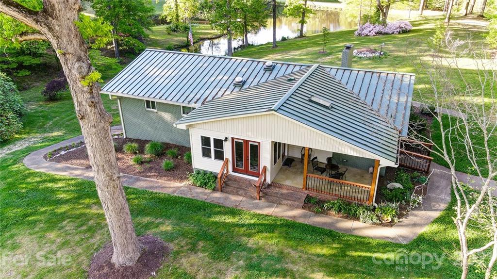2579 Anderson Road South Catawba, SC 29704 - Photo 6 of 47 a view of a house with backyard and sitting area