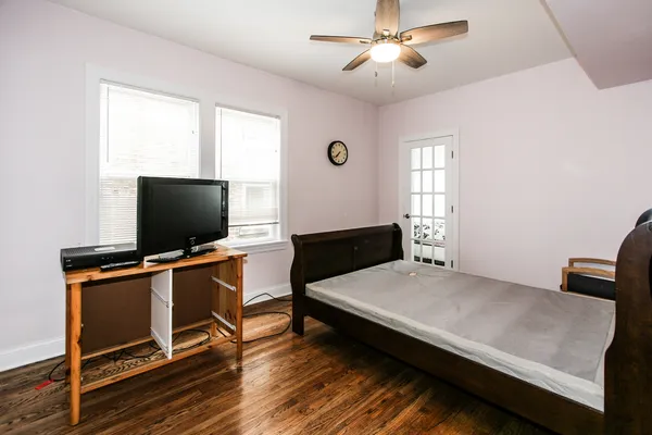 $1,900 | 5317 West Montrose Avenue, Unit 2, Chicago, IL 60641
