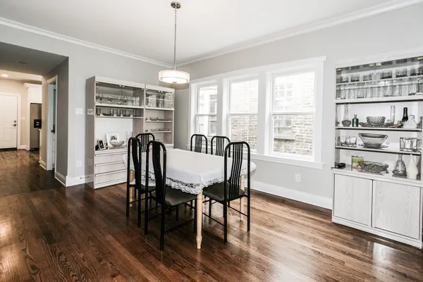 $1,900 | 5317 West Montrose Avenue, Unit 2, Chicago, IL 60641