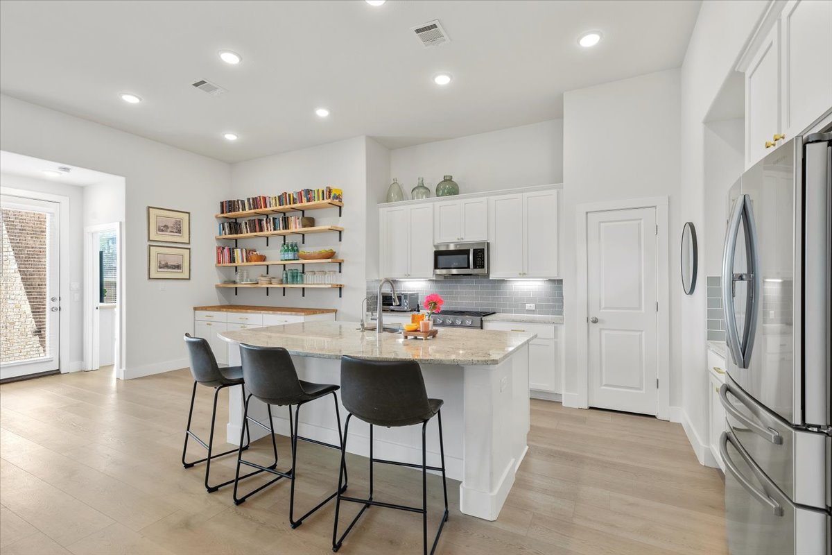 132 Emerald Garden Road San Marcos, TX 78666 - Photo 8 of 38