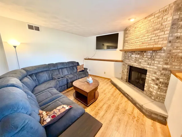 $269,900 | 1965 Broadmoor Road, Rockton, IL 61072