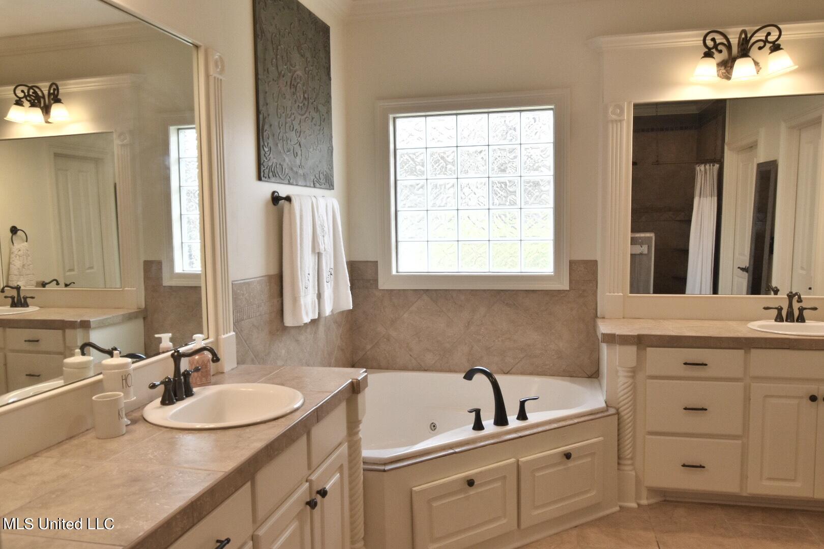 547 Turtle Lane Brandon, MS 39047 - Photo 28 of 45 Primary Bathroom