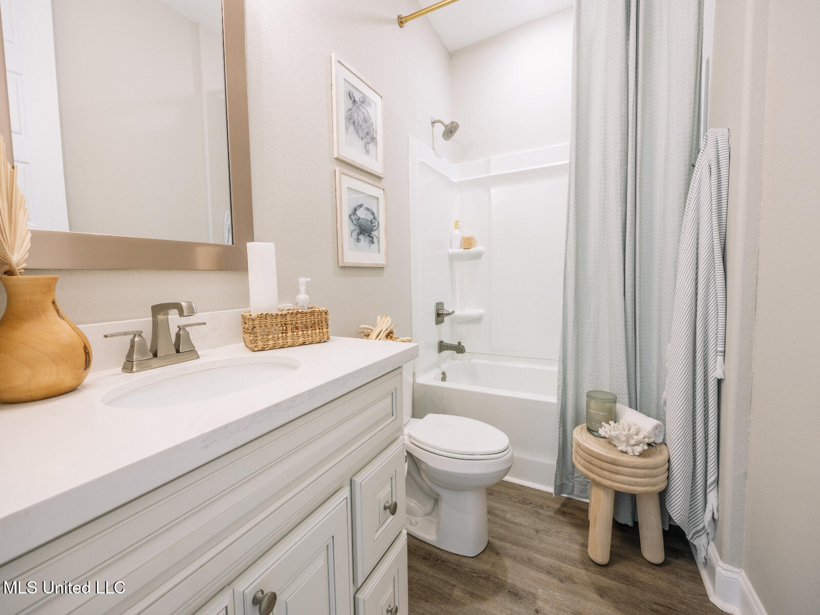 123 Everly Circle Ocean Springs, MS 39564 - Photo 17 of 21 Claiborne_E254_Bath2