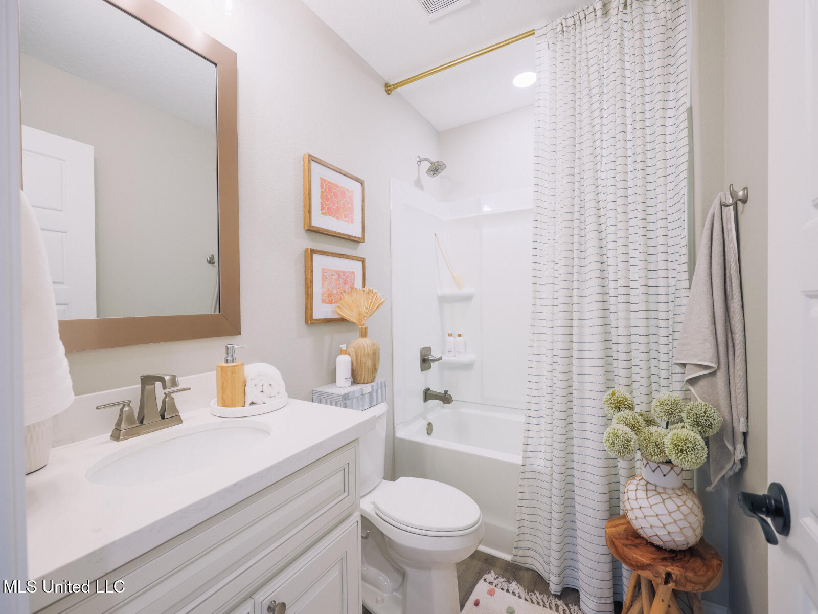 123 Everly Circle Ocean Springs, MS 39564 - Photo 18 of 21 Claiborne_E254_Bath3