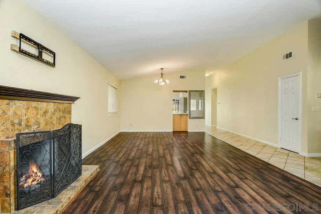 10008 Ledgeside Street Spring Valley, CA 91977 - Photo 4 of 27 Gallery Image 4