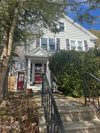 $2,700 | 186 South Allen Street, Albany, NY 12208