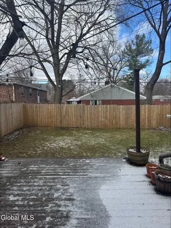 $2,700 | 186 South Allen Street, Albany, NY 12208