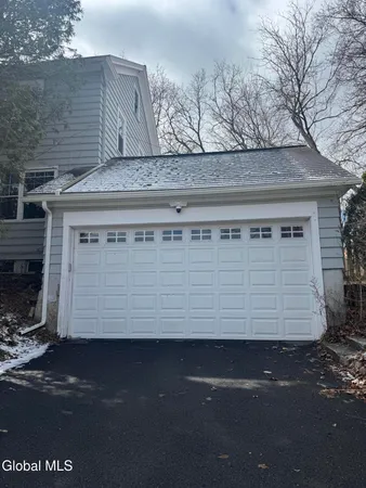 $2,700 | 186 South Allen Street, Albany, NY 12208