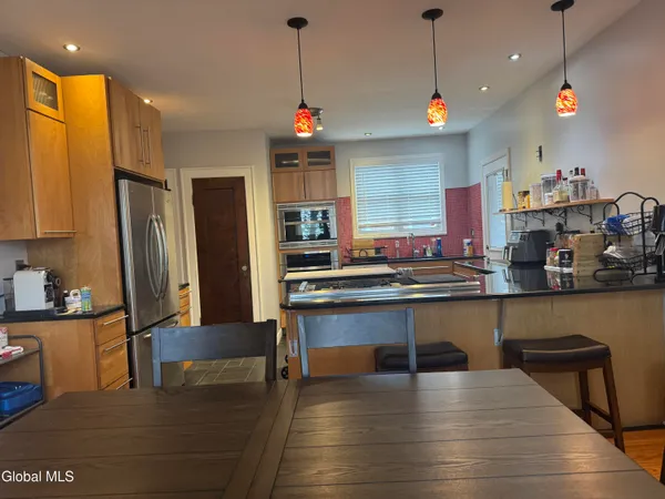 $2,700 | 186 South Allen Street, Albany, NY 12208