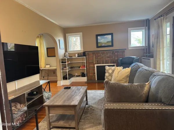 $2,700 | 186 South Allen Street, Albany, NY 12208