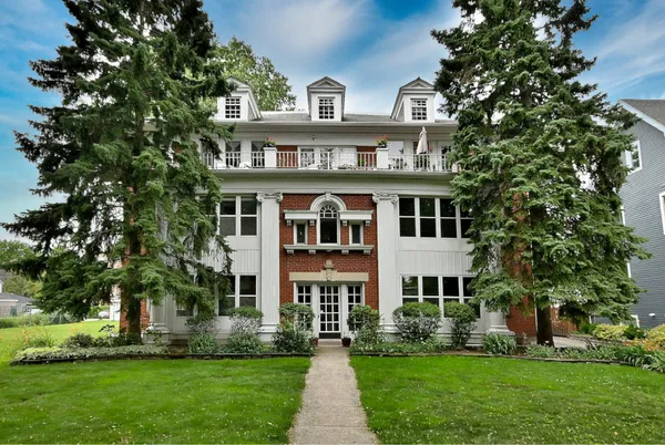 $280,000 | 113 South Scoville Avenue, Unit 1S, Oak Park, IL 60302