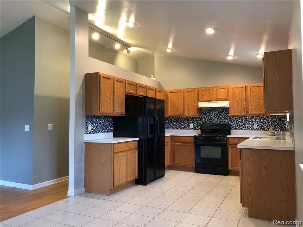 68 Rathbone Street Mount Clemens, MI 48043 - Photo 9 of 16 IMG_0595.jpg