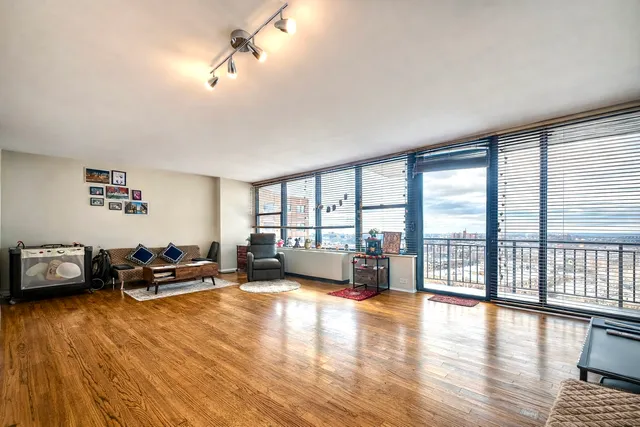 $217,000 | 3430 North Lake Shore Drive, Unit 15M, Chicago, IL 60657