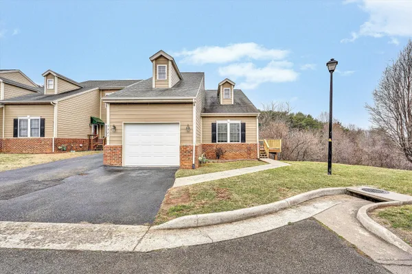 $339,900 | 3827 Alexandra Court, Roanoke, VA 24012