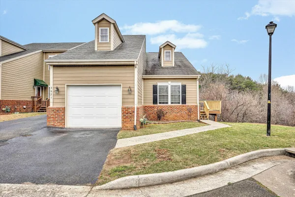 $339,900 | 3827 Alexandra Court, Roanoke, VA 24012