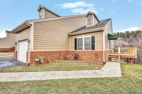 $339,900 | 3827 Alexandra Court, Roanoke, VA 24012