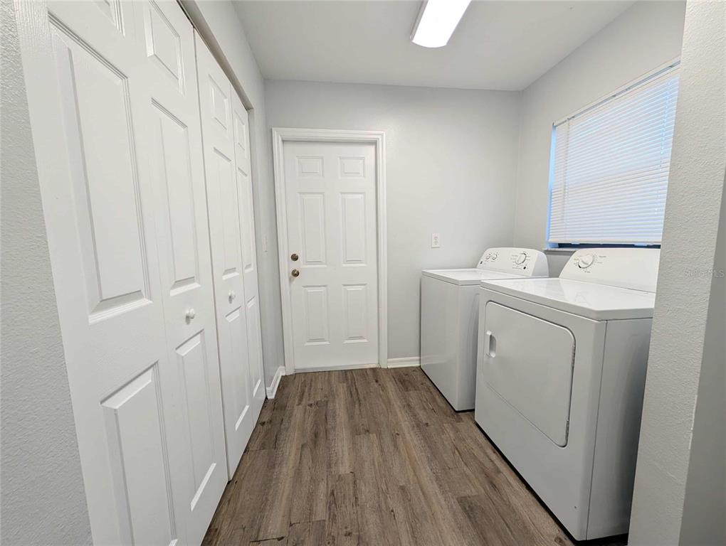 1511 Southwest Shorewood Drive Dunnellon, FL 34431 - Photo 14 of 31 a utility room with dryer and washer