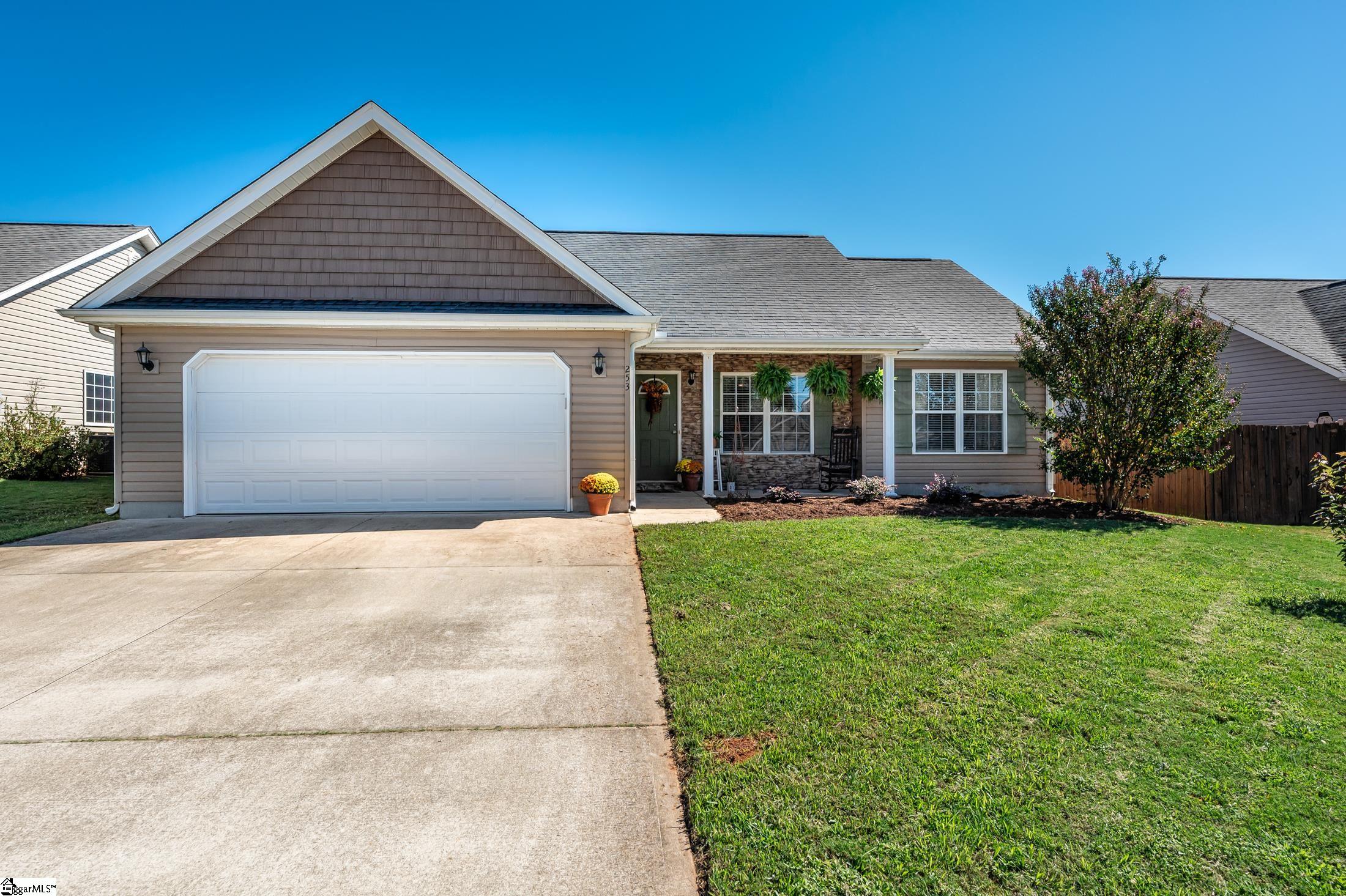 253 Sleepy River Road Simpsonville, SC 29681 - Photo 2 of 23 Gallery Image 2