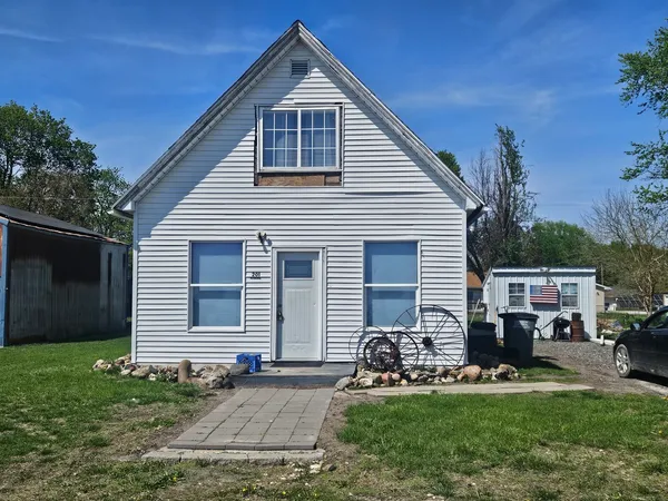 $49,900 | 201 East May Street, Joy, IL 61260