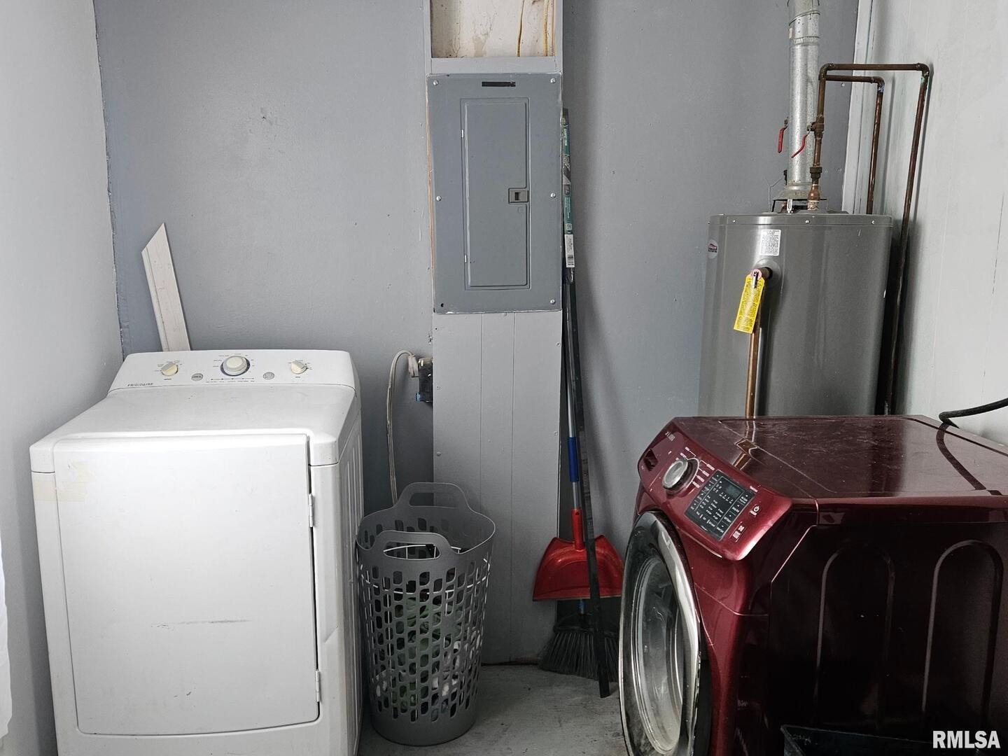 201 East May Street Joy, IL 61260 - Photo 12 of 18 a utility room with dryer and washer