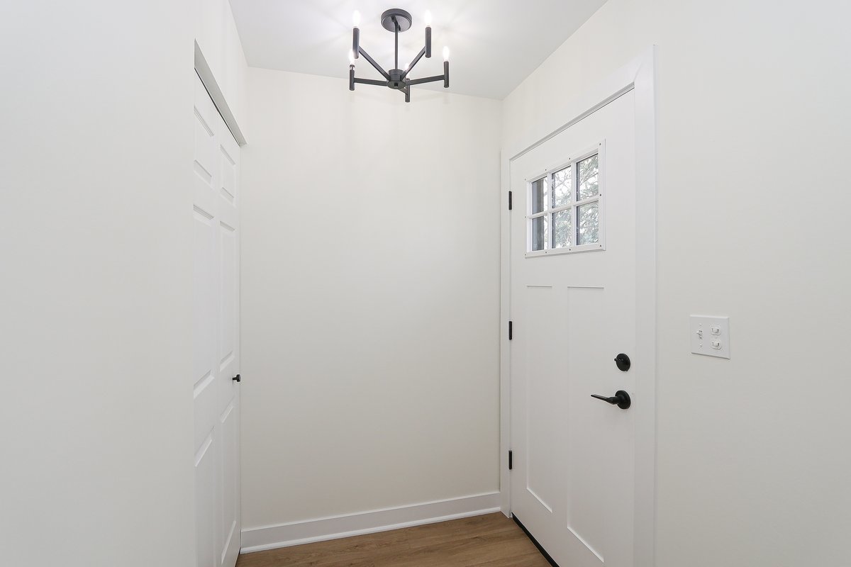 464 Winterwood Drive Roselle, IL 60172 - Photo 13 of 39 a view of a hallway with closet