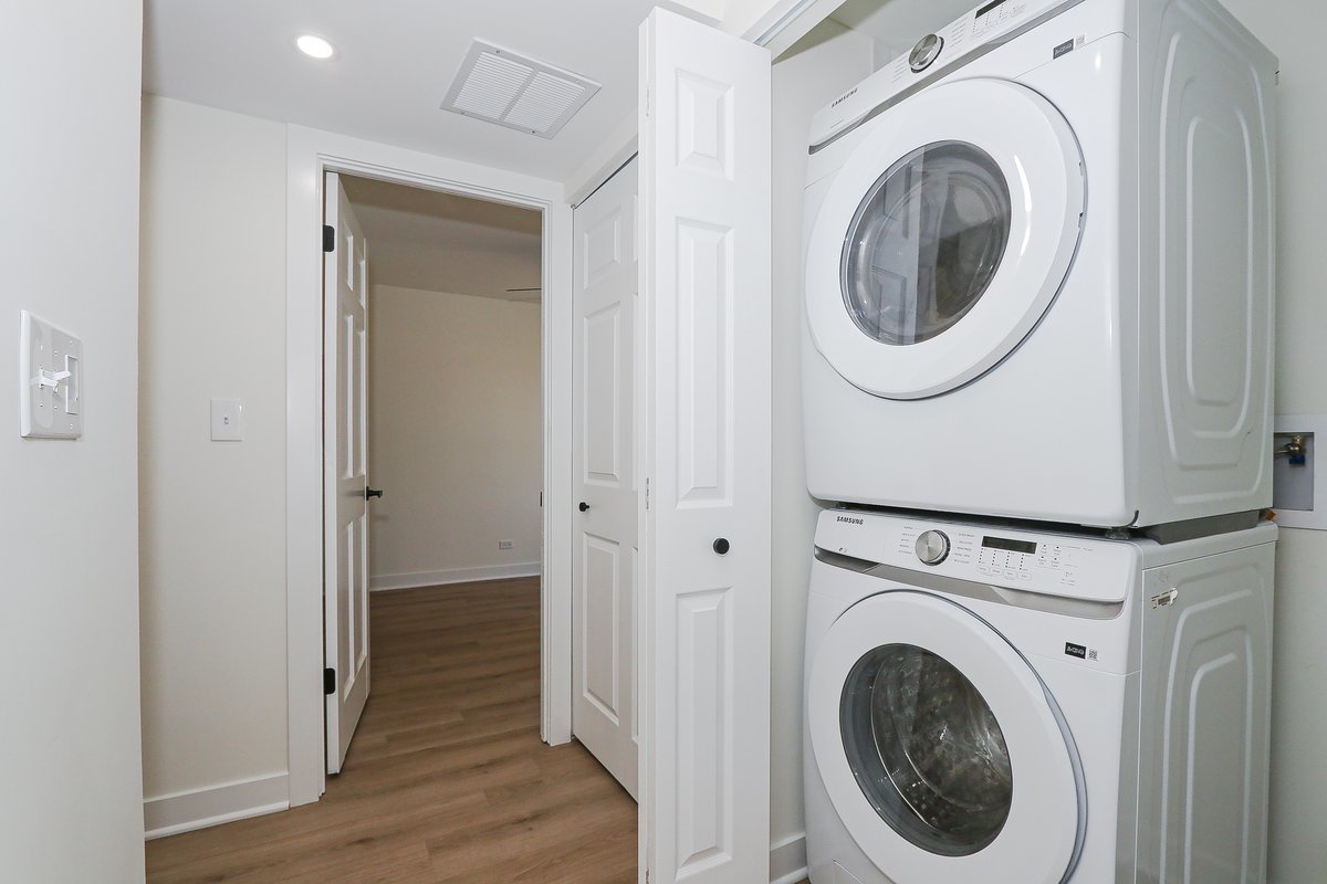 464 Winterwood Drive Roselle, IL 60172 - Photo 20 of 39 a view of a hallway with washer and dryer