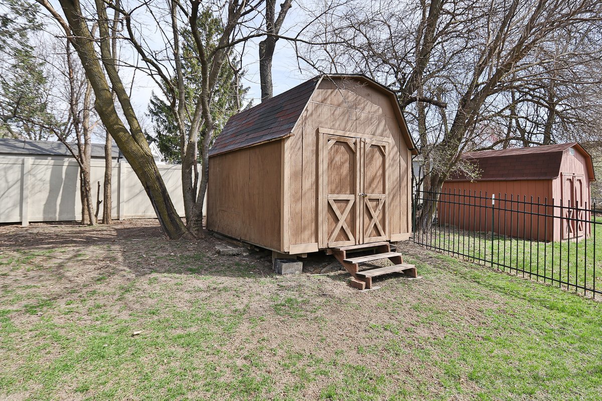 464 Winterwood Drive Roselle, IL 60172 - Photo 32 of 39 a view of backyard with wooden fence